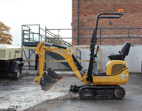 1T MINI DIGGER- CAT 300.9D EXCAVATOR