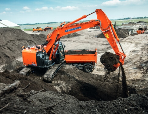 25T DIGGER- HITACHI ZX225USR-6 (REDUCED TAIL SWING) EXCAVATOR