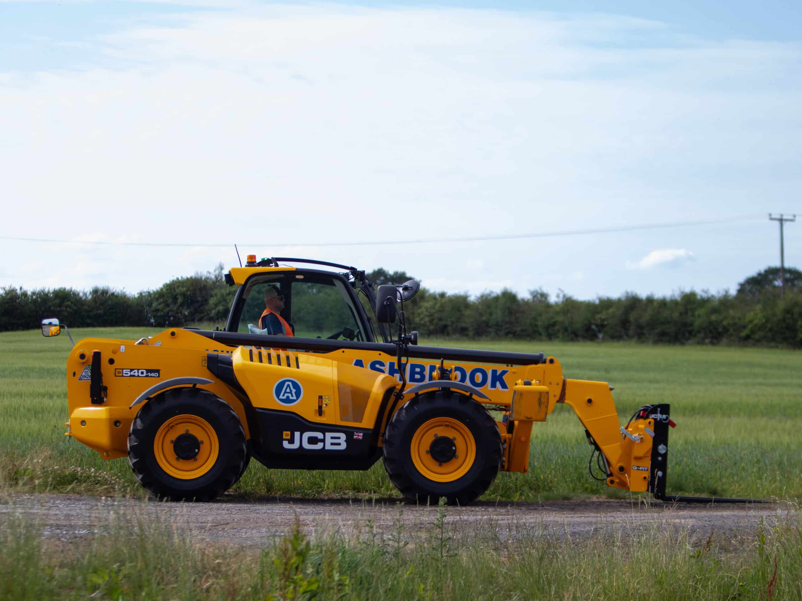 14M JCB 540-140 HI-VIS TELEHANDLER