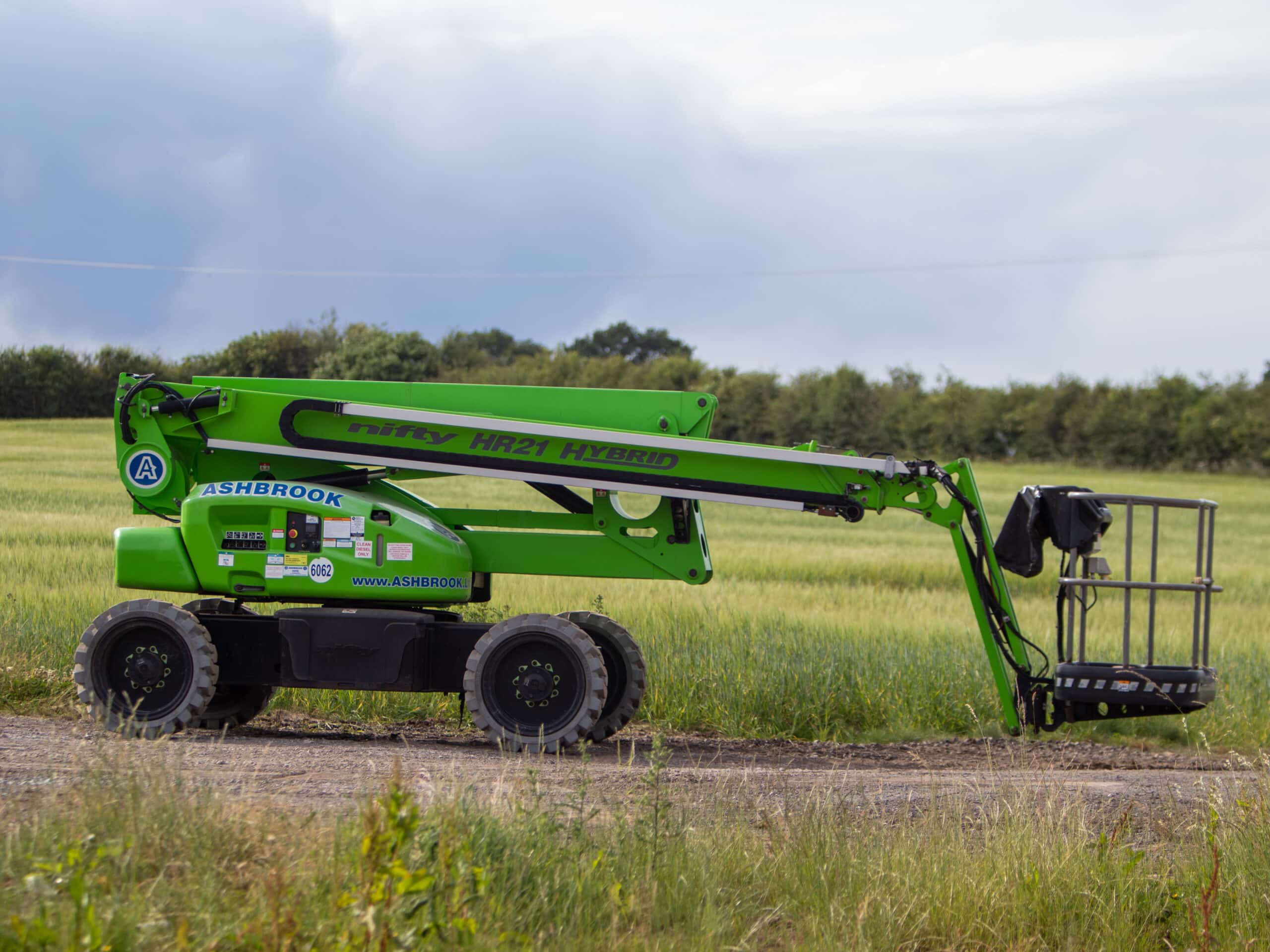 62FT (18.8M) NIFTYLIFT HR21 4X4 HYBRID ARTICULATING BOOM