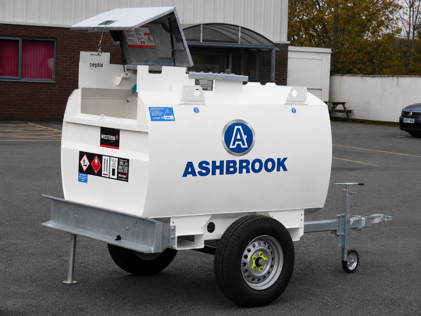 1,000 LITRE FUEL BOWSER- ROAD TOWABLE